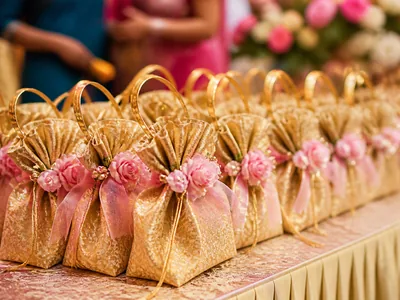 Return Gifts wedding service visual
